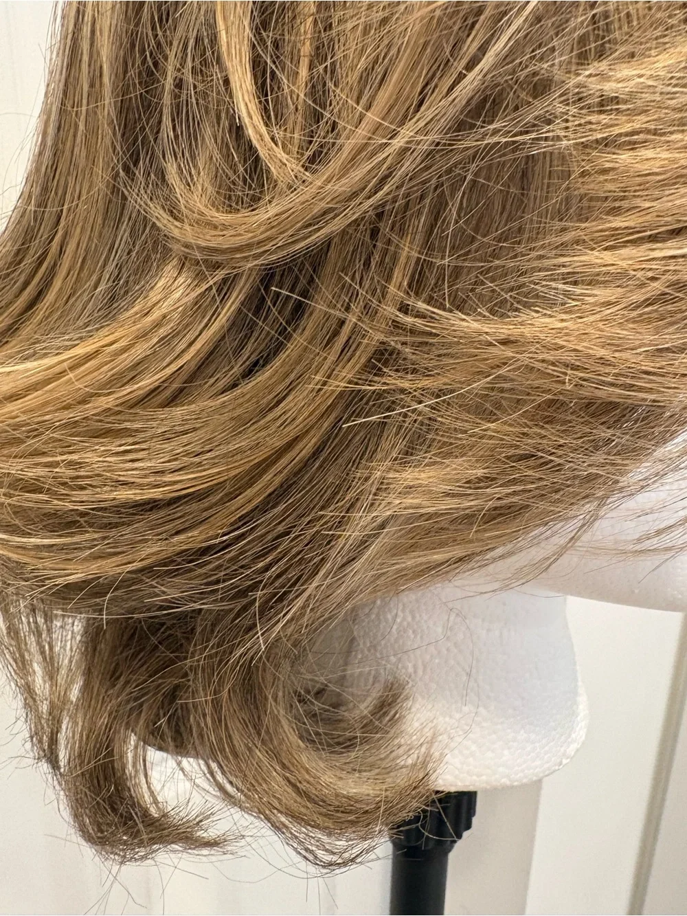 PAULA YOUNG Brown Brunette Medium Length Synthetic Wig! Highlights Medium Blonde